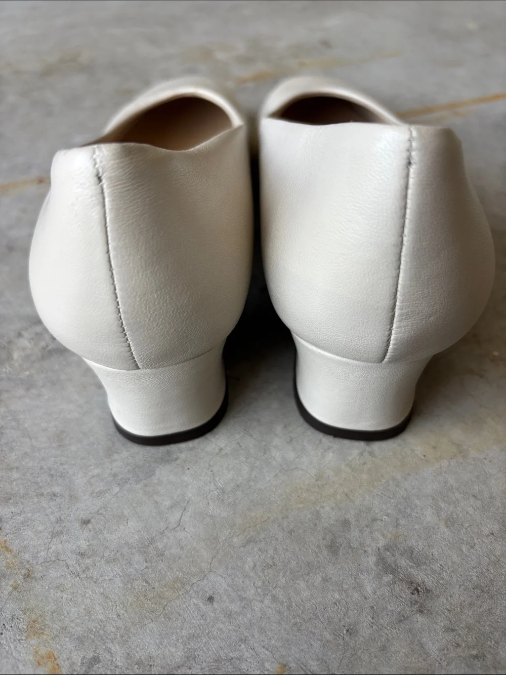 Ros Hommerson Cream Leather Low Heels sz 9 Bridal Minimalist Office Chic
